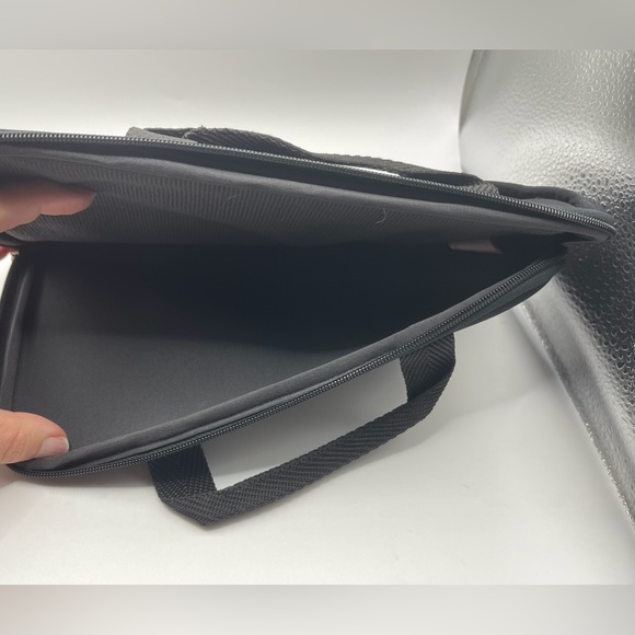 Case Logic Tablet Case - Picture 4 of 7